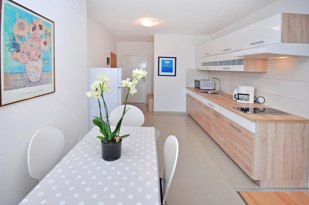 Apartments Zorka Leko Omiš Rom bilde